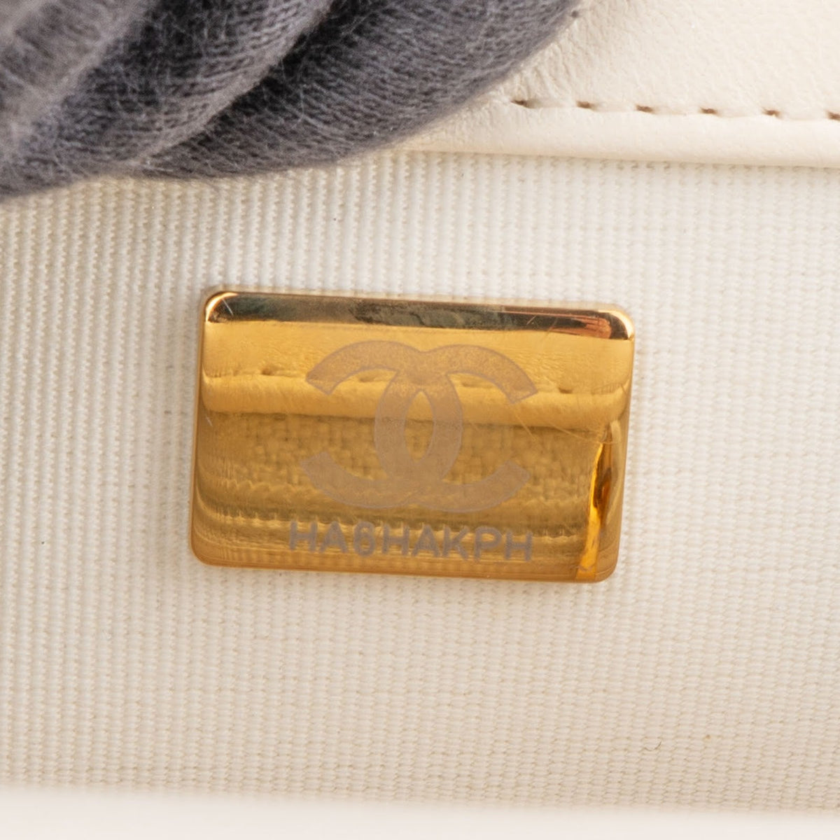 Borsa a tracolla Chanel Mini Rectangular Single Flap in pelle di agnello trapuntata con perle