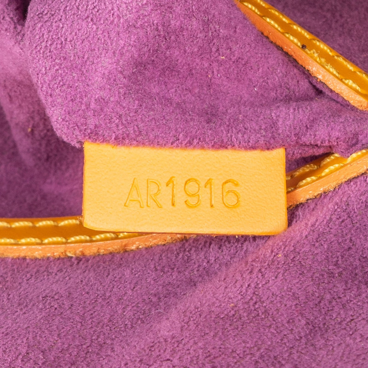 Sac à main Louis Vuitton Alma PM en cuir épi jaune