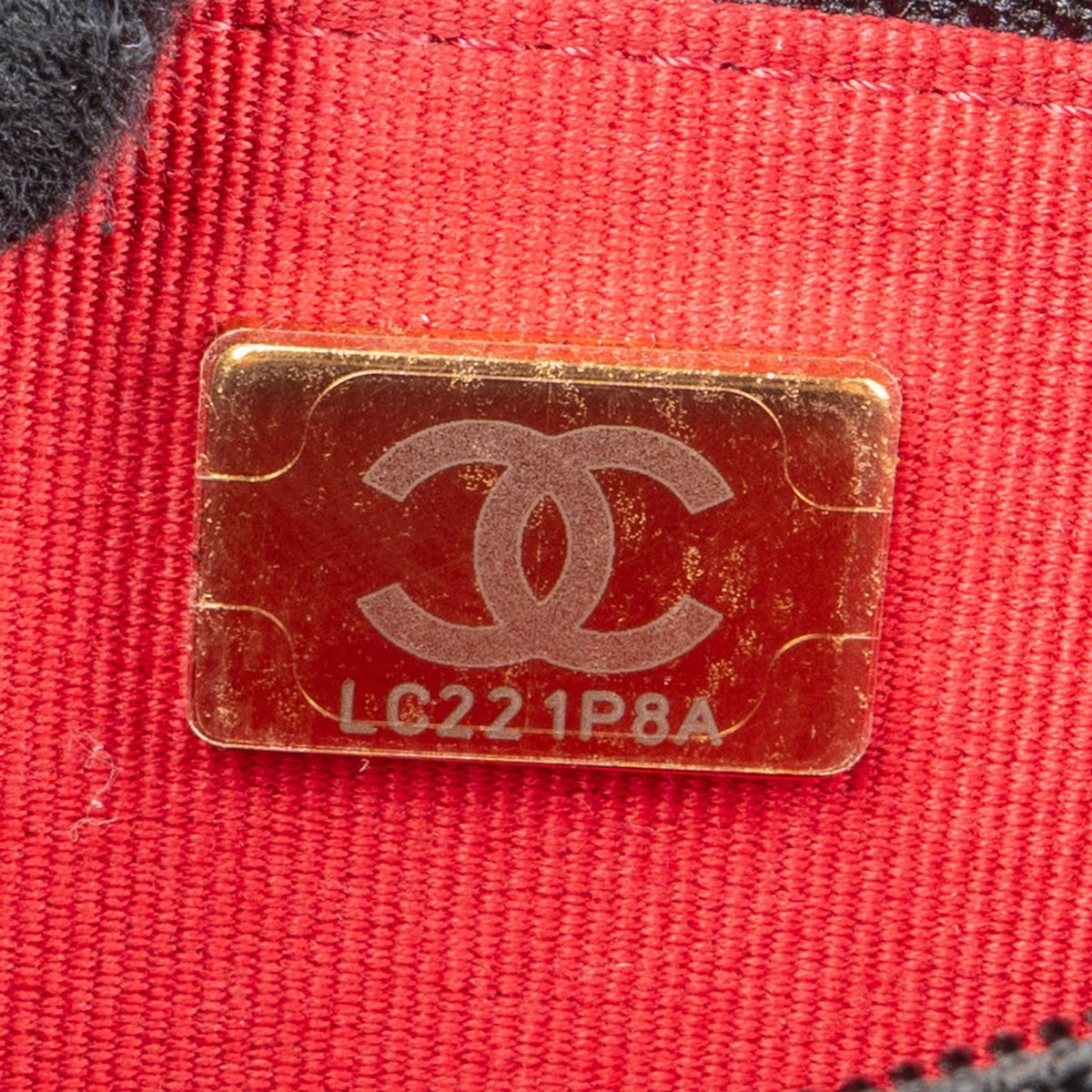Sac bandoulière Chanel 19 en cuir d'agneau matelassé, modèle Wallet On Chain