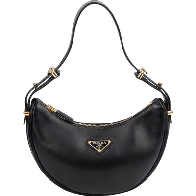 Prada Triangle Arqué Schultertasche in Schwarz