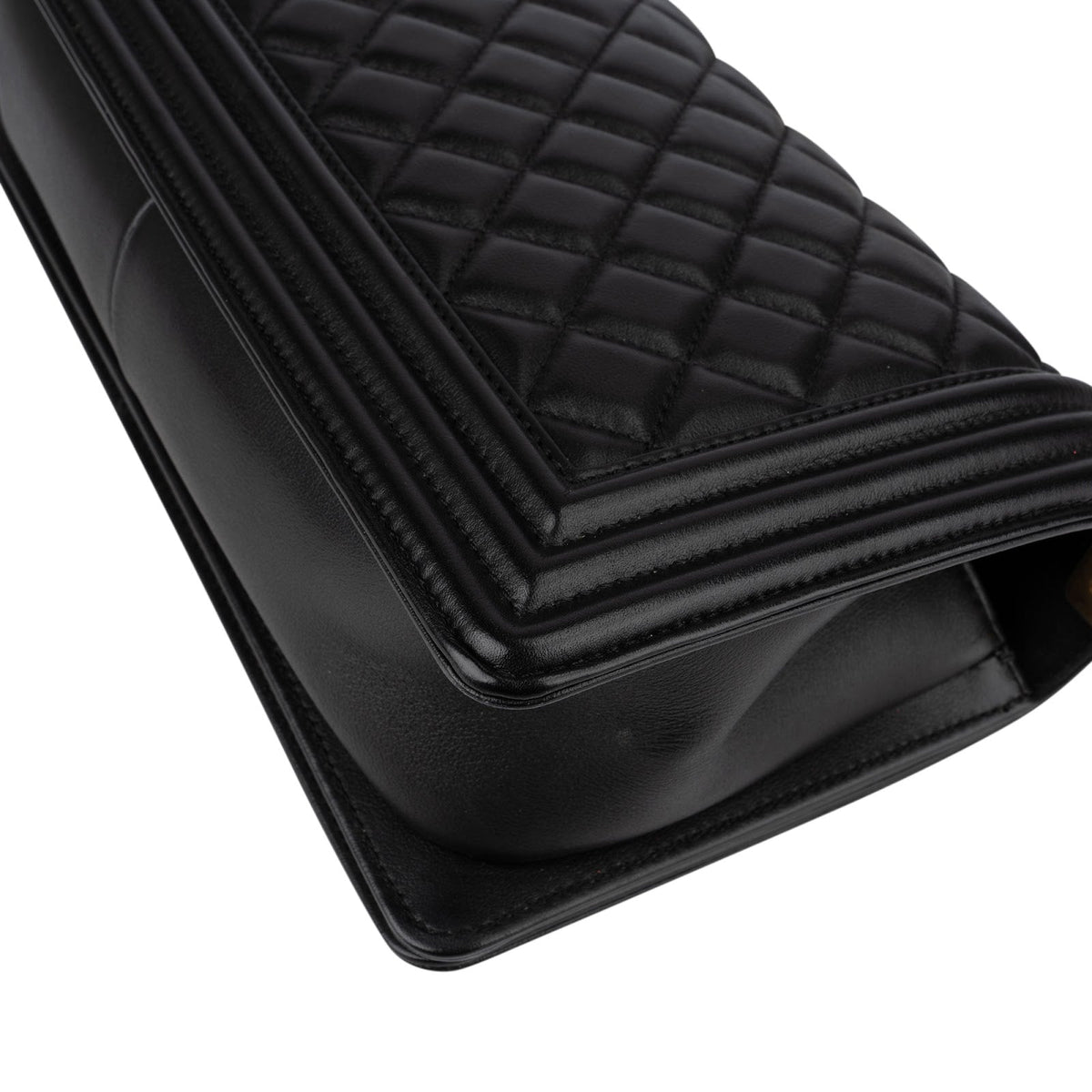 Sac bandoulière Boy de Chanel moyen modèle en cuir d'agneau matelassé