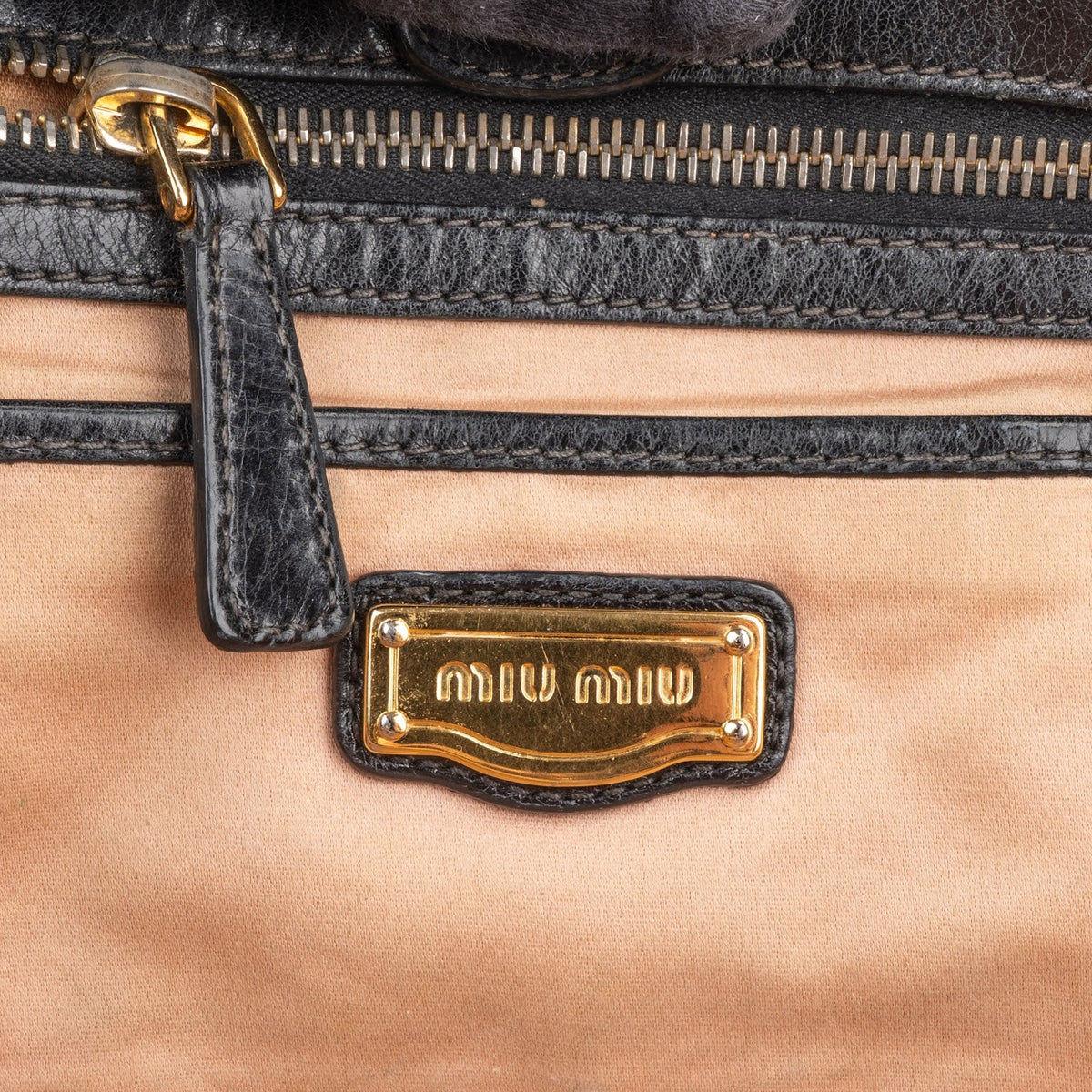 Borsa tote Miu Miu in pelle Nappa matelassé nera