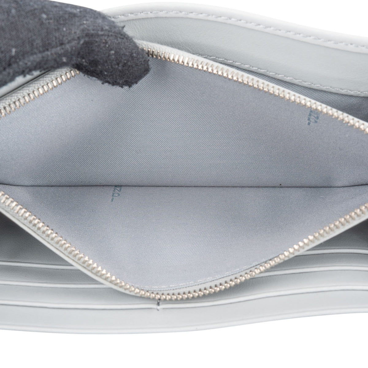 Fendi Studded Emblem Wallet On Chain aus blauem Leder – Ansicht 8