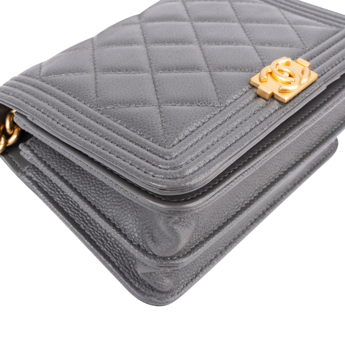 Chanel Small Boy Wallet on Chain aus Caviar-Leder – Detailansicht 6