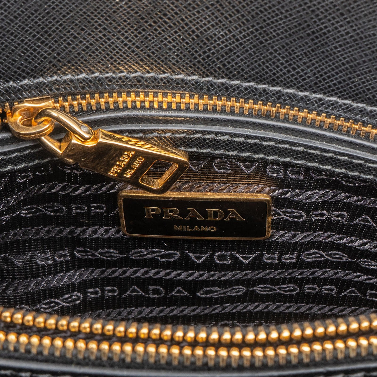 Bolso de mano Prada Promenade pequeño en piel Saffiano negra
