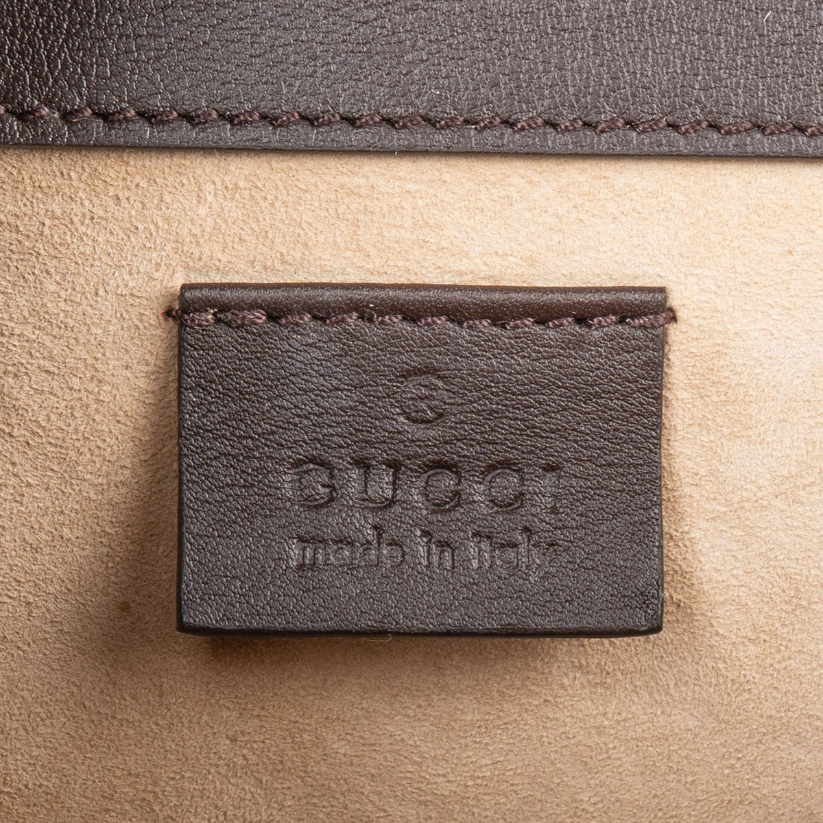 Bolso de hombro y bandolera Dionysus de lona GG Supreme con monograma y bordados de edición limitada de Gucci