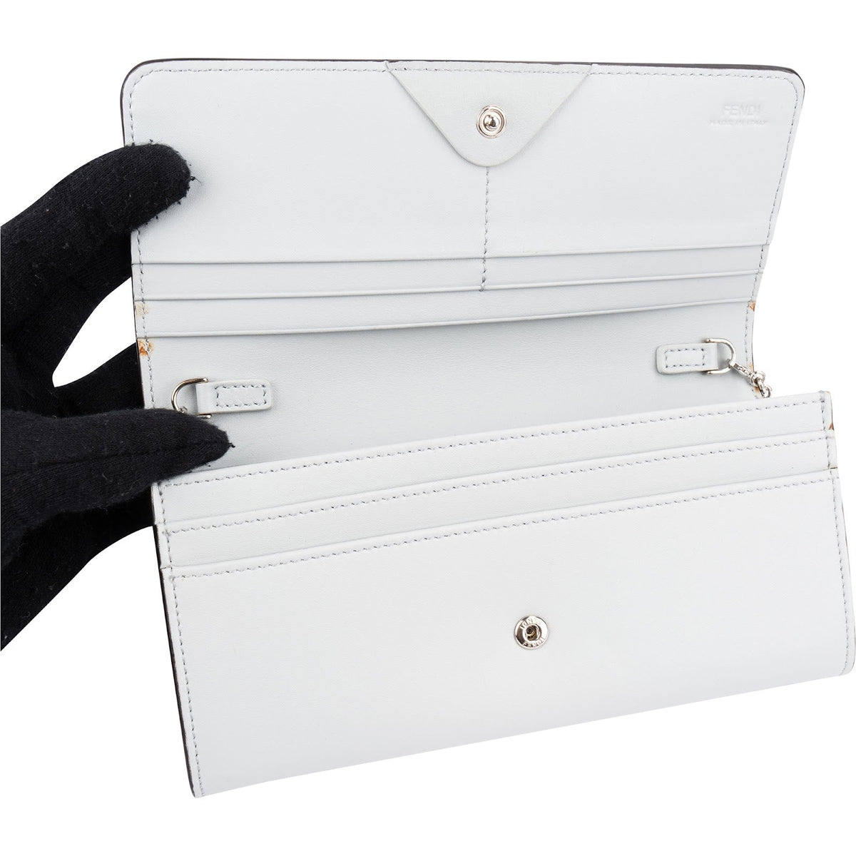 Fendi Studded Emblem Wallet On Chain aus blauem Leder – Ansicht 6