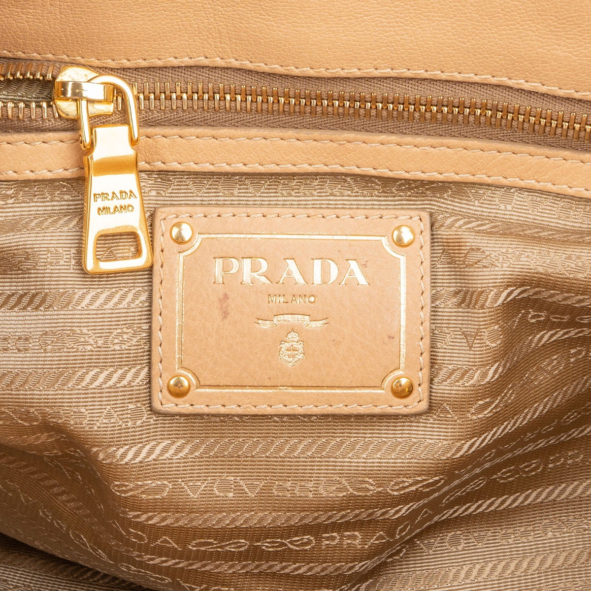 Prada Cervo Top Handle Hobo aus beigem Hirschleder – Ansicht 11