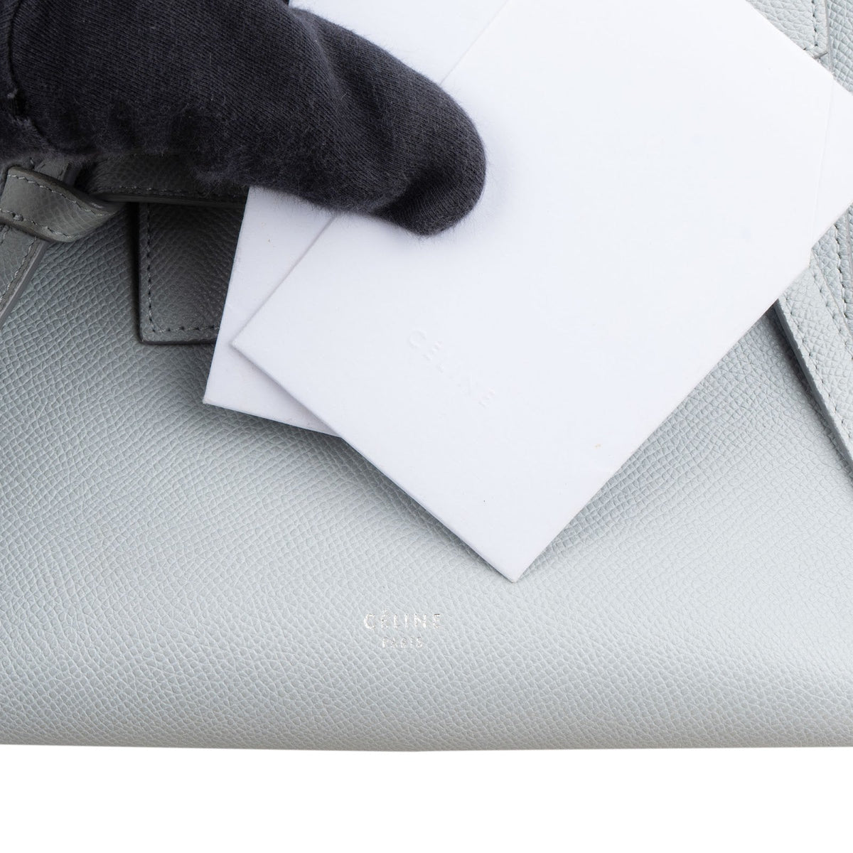 Borsa a mano Céline Nano Belt in pelle di vitello martellata azzurra