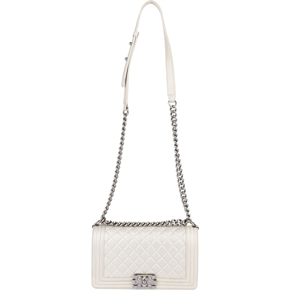 Bolso bandolera Chanel Boy de piel de becerro acolchada con solapa sencilla