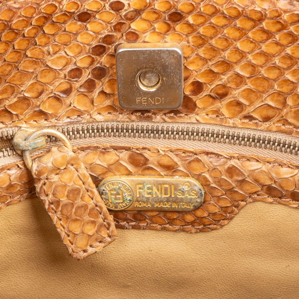 Fendi Python und Zucca Canvas Patchwork Schultertasche, Bild 10 von 11