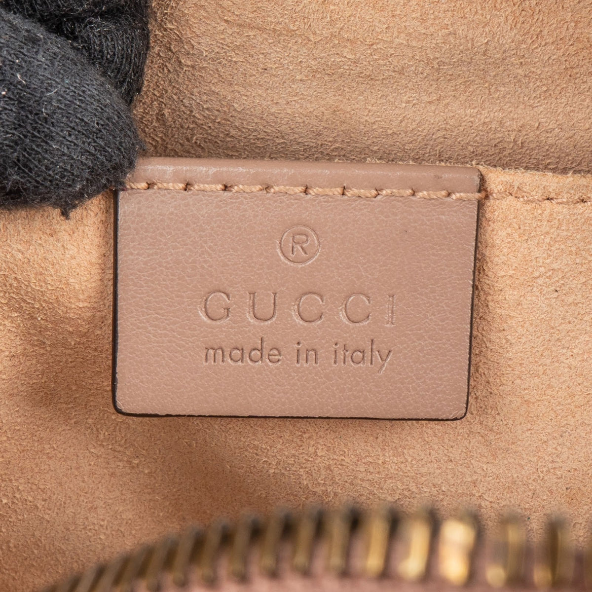 Bolso bandolera mediano Gucci GG Marmont de piel con motivo chevron