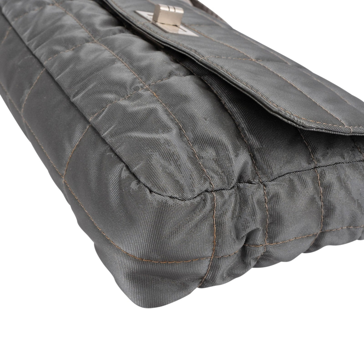 Chanel Chocolate Bar Flap aus Nylon (limitiert) – Ansicht 8