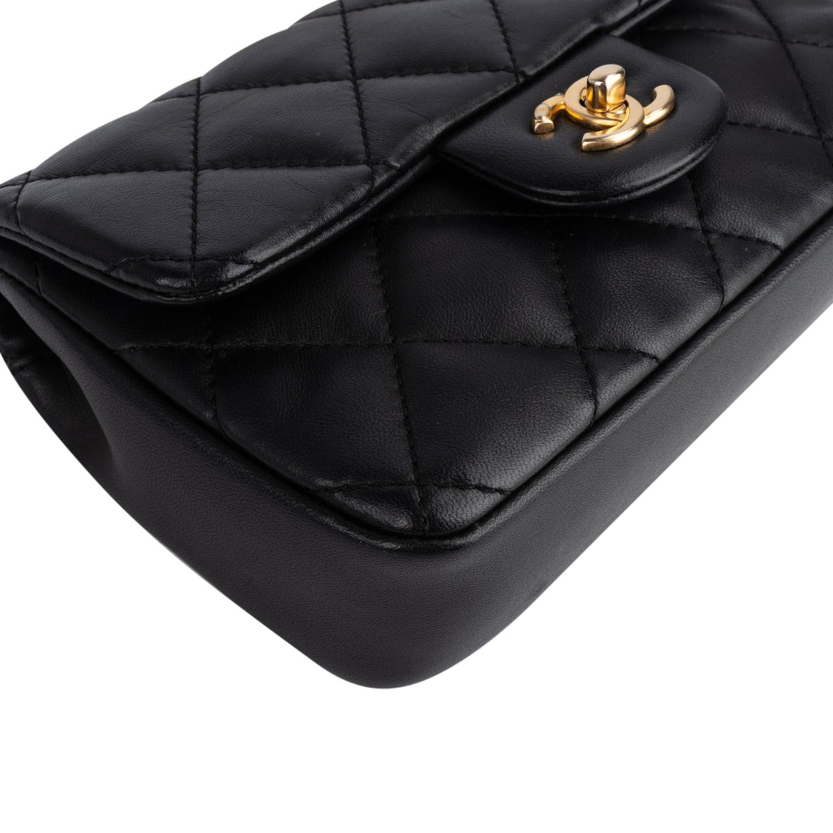 Chanel Quilted Lambskin Heart Charms Mini Rectangular Single Flap Crossbody Tas