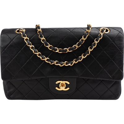 Borsa a spalla Chanel Medium Double Flap in pelle di agnello trapuntata con finiture in oro 24K