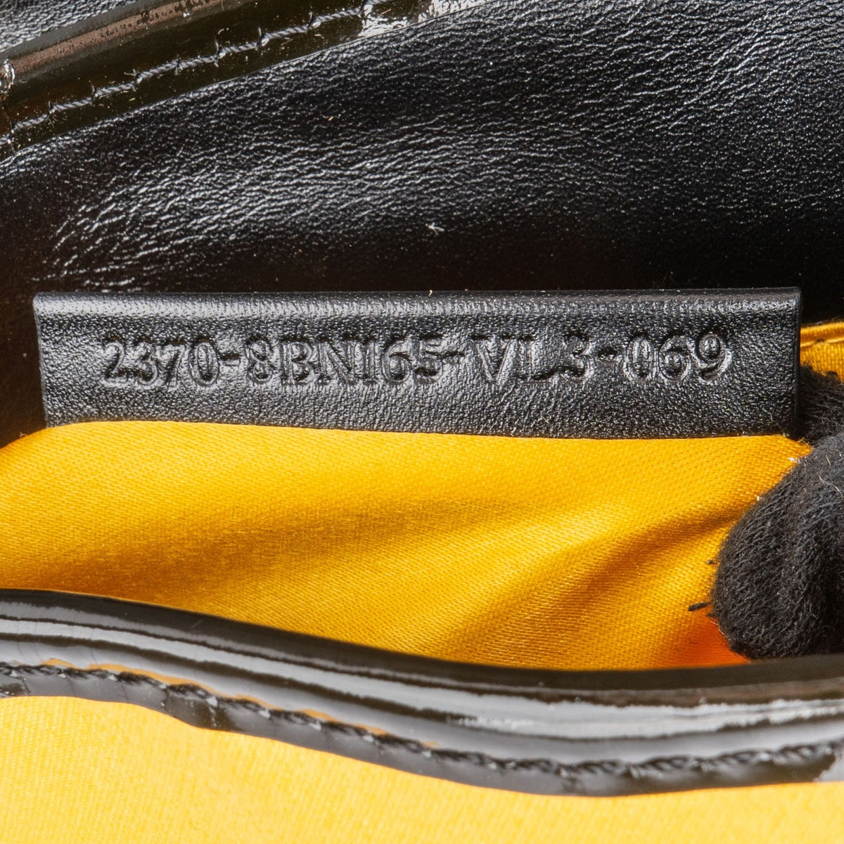 Bolso de mano Fendi B. en terciopelo, satén y charol amarillos