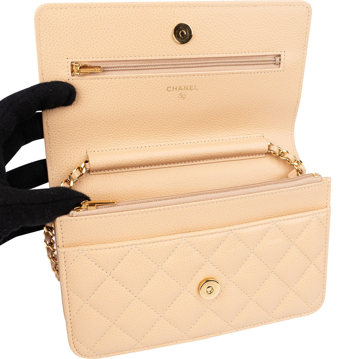 Borsa a tracolla Wallet on Chain di Chanel in pelle caviar trapuntata