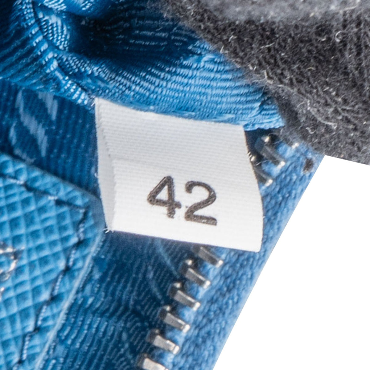 Prada Blau Nylon Triangle Re-Edition Umhängetasche, Bild 11 von 11