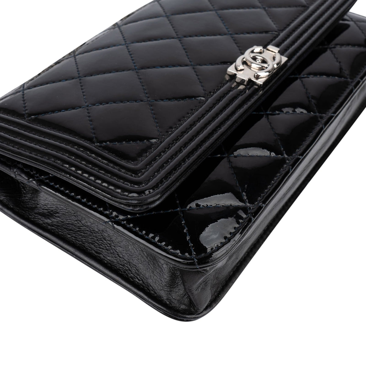 Chanel Boy Wallet On Chain schoudertas van gewatteerd lakleer