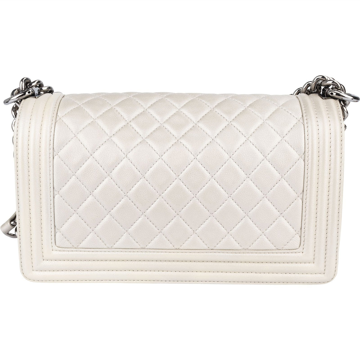 Bolso bandolera Chanel Boy de piel de becerro acolchada con solapa sencilla