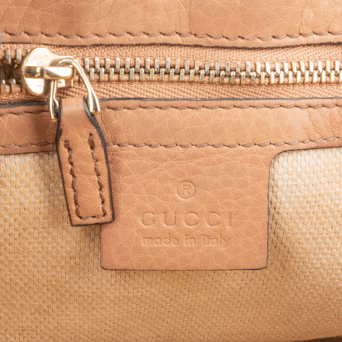 Sac bandoulière Gucci GG Soho en cuir grainé