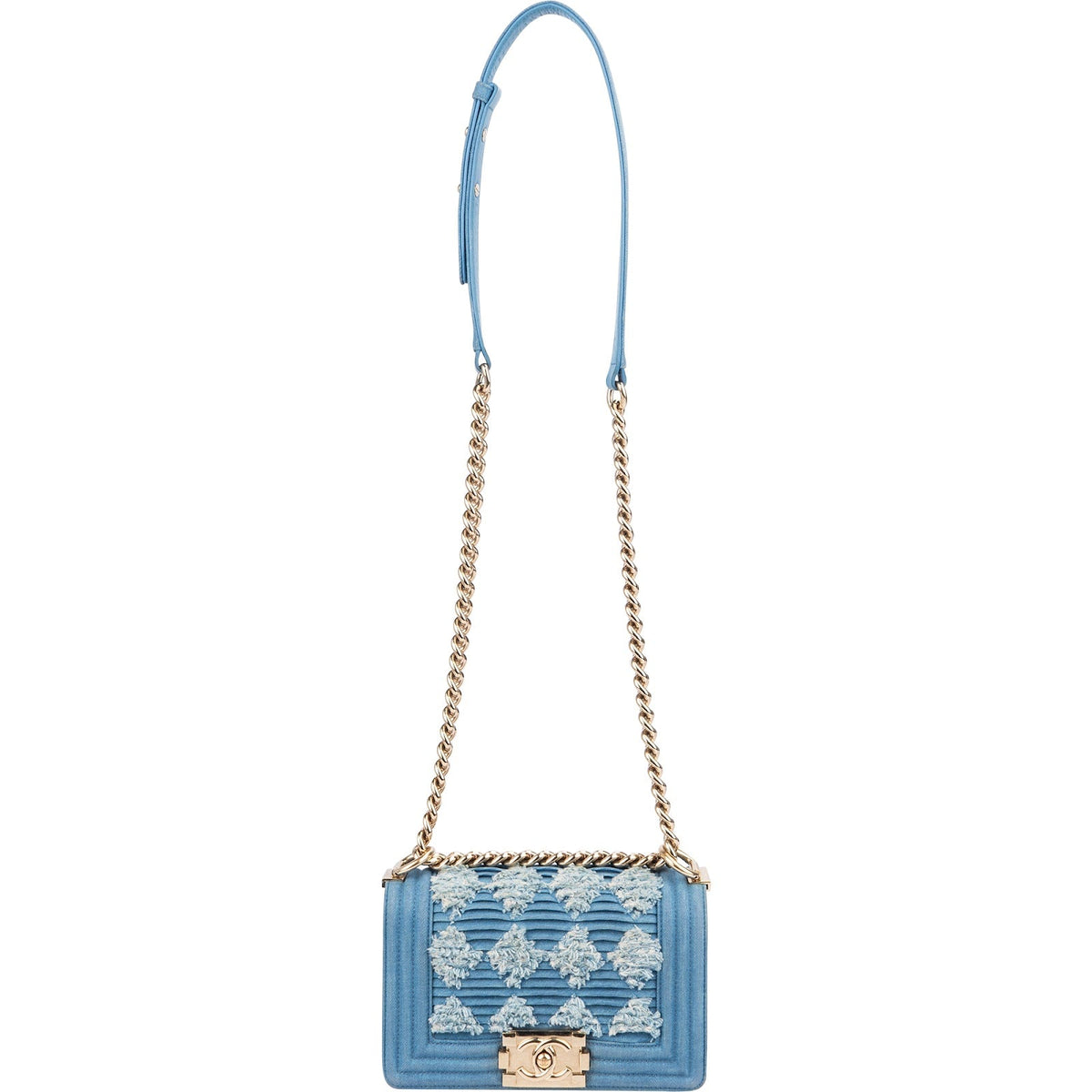 Sac bandoulière Small Boy Chanel en jean à chevrons effilochés et plissés