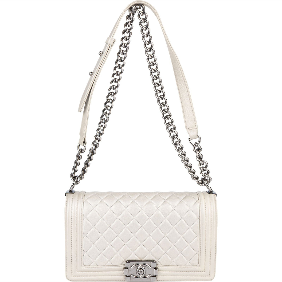 Bolso bandolera Chanel Boy de piel de becerro acolchada con solapa sencilla