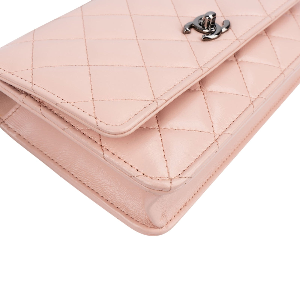 Sac bandoulière Chanel Crystal Wallet On Chain à poignée en cuir d'agneau matelassé rose