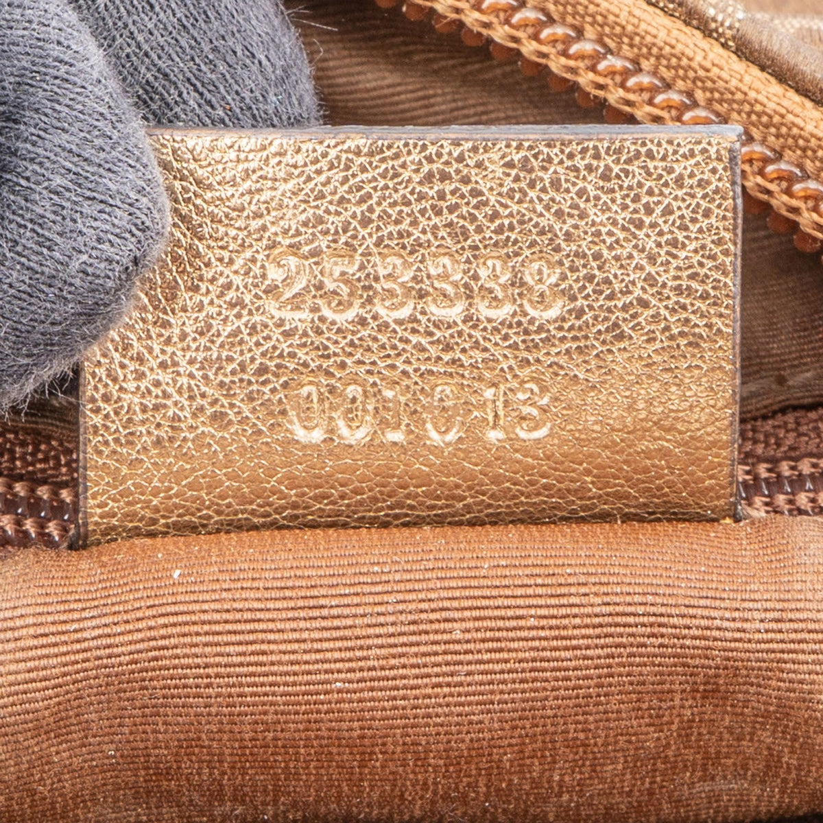 Borsa a spalla Gucci Britt Interlocking G Hobo in tela Monogram GG oro