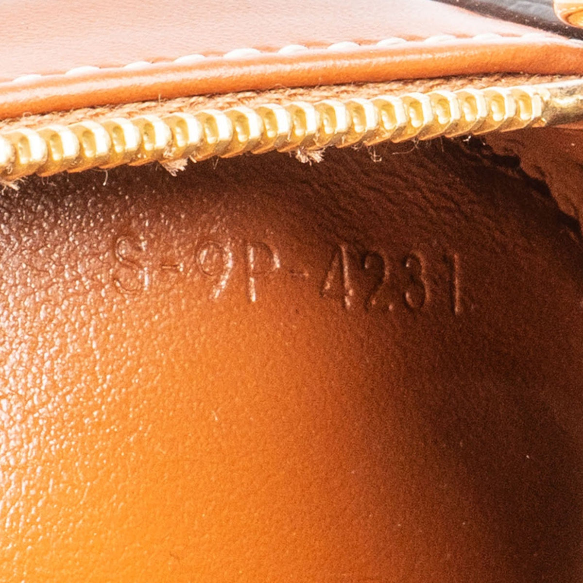 Celine CC Oval Cuir Triomphe mini crossbodytas van kalfsleer
