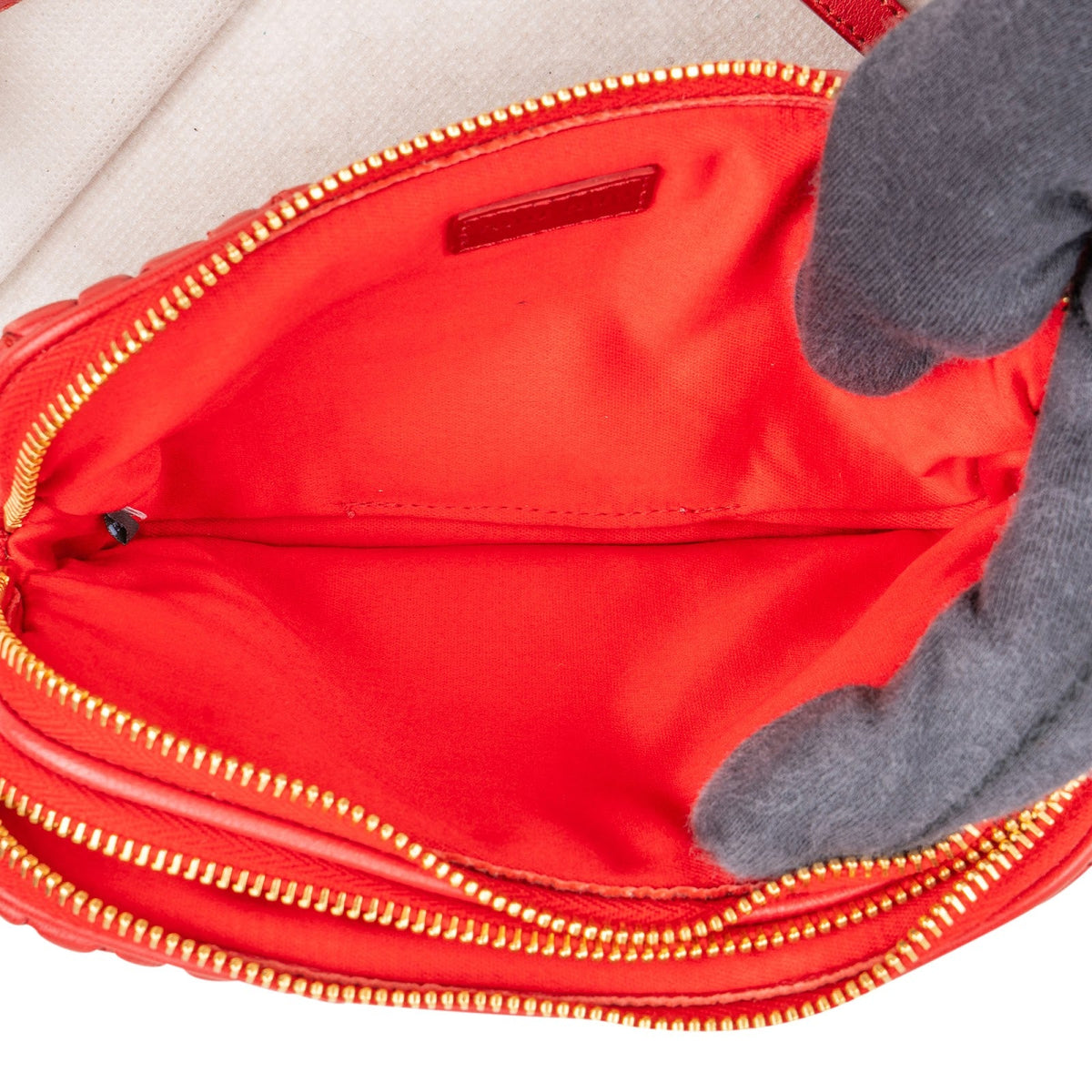 Sac à main Miu Miu Double-Zip Mini Camera en cuir nappa matelassé