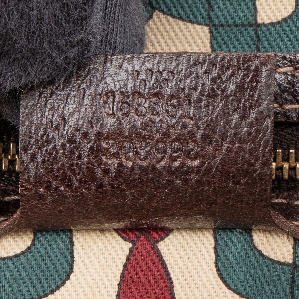 Gucci Tote aus geprägtem GG Wildleder – Ansicht 9