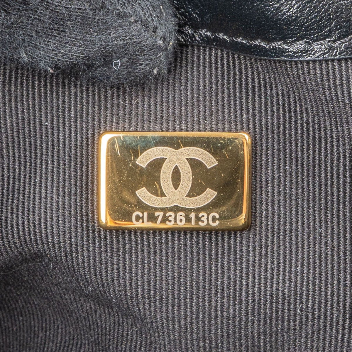 Chanel 25 Medium gewatteerde lamsleren bucket-schoudertas met trekkoord
