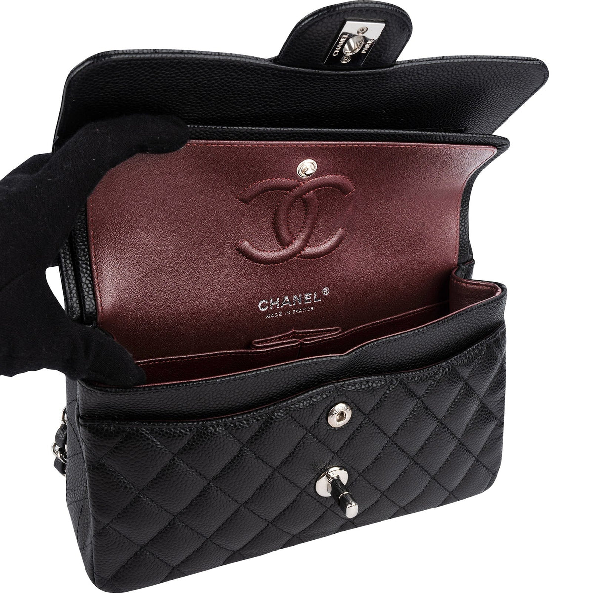 Bolso de hombro Chanel pequeño con doble solapa en piel caviar acolchada y herrajes de paladio