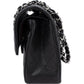 Bolso de hombro Chanel pequeño con doble solapa en piel caviar acolchada y herrajes de paladio