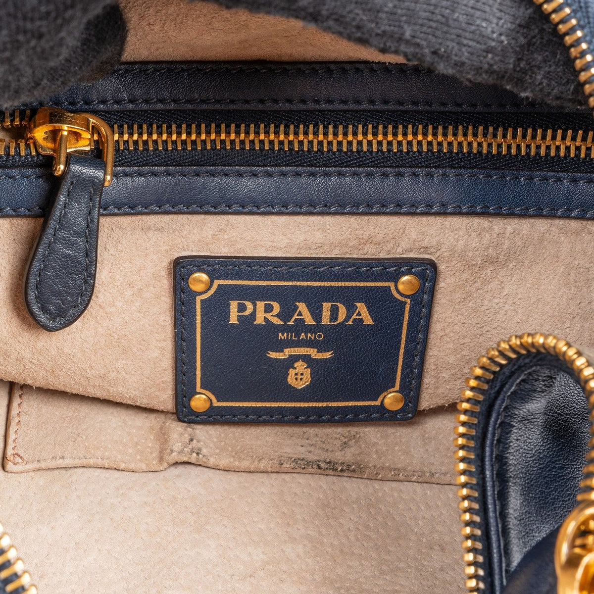 Prada donkerblauwe schoudertas van Vitello Daino-kalfsleer