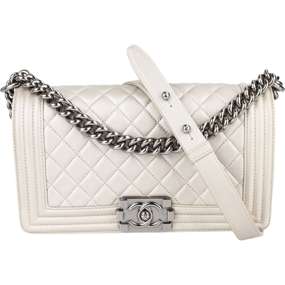 Bolso bandolera Chanel Boy de piel de becerro acolchada con solapa sencilla