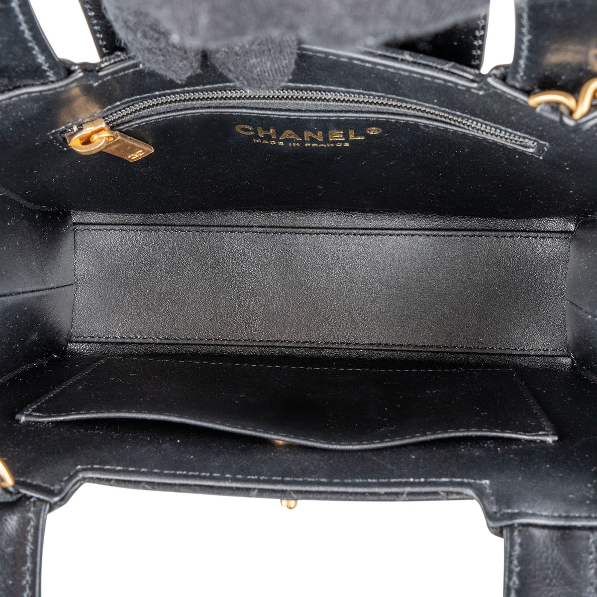 Bolso de mano Chanel Kelly pequeño con asa superior y bandolera en piel de cordero acolchada
