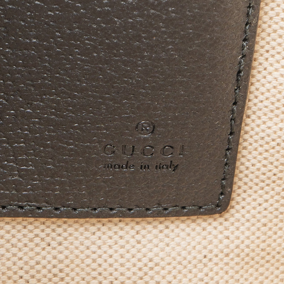 Pochette GG Marmont in pelle con monogramma Gucci