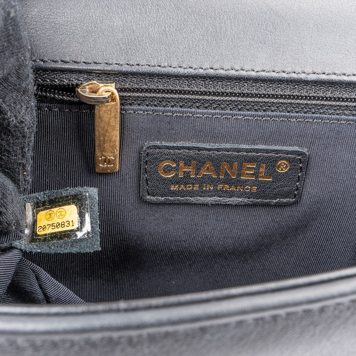 Sac bandoulière Chanel Boy New Medium à rabat simple en cuir d'agneau matelassé