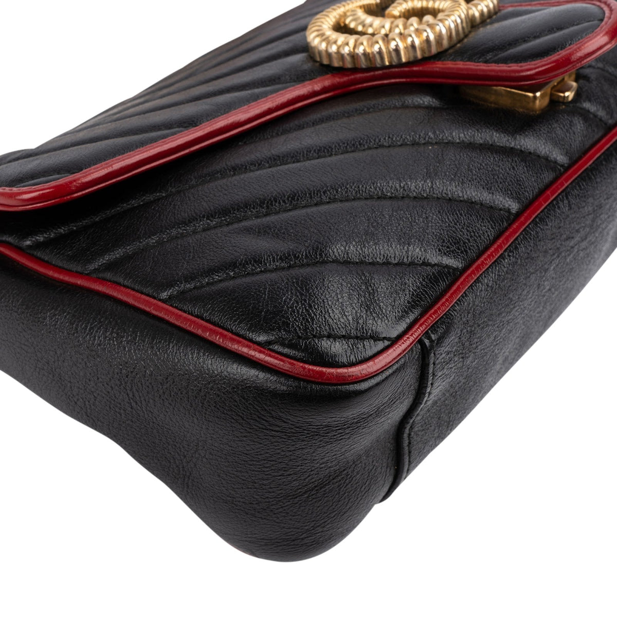 Gucci zwarte Matelassé lederen rode Edges GG Marmont crossbody tas