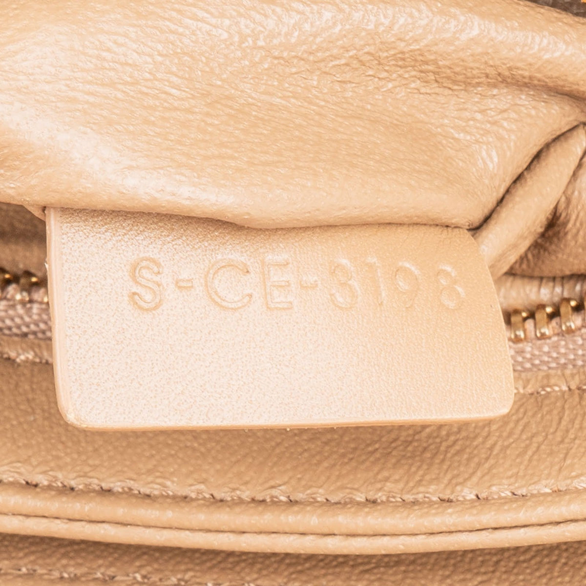 Celine Classic Box Medium schoudertas van kalfsleer met C-sluiting
