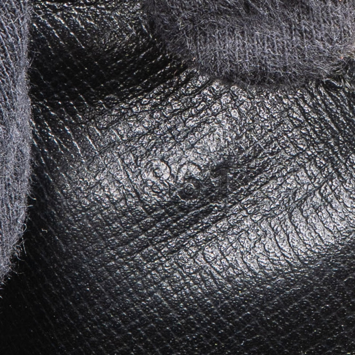 Louis Vuitton Cartouchiere MM aus schwarzem Epi-Leder – Ansicht 10