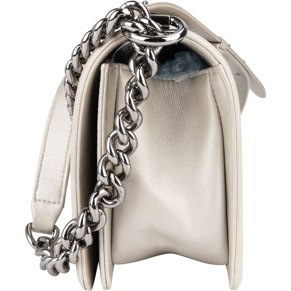 Bolso bandolera Chanel Boy de piel de becerro acolchada con solapa sencilla