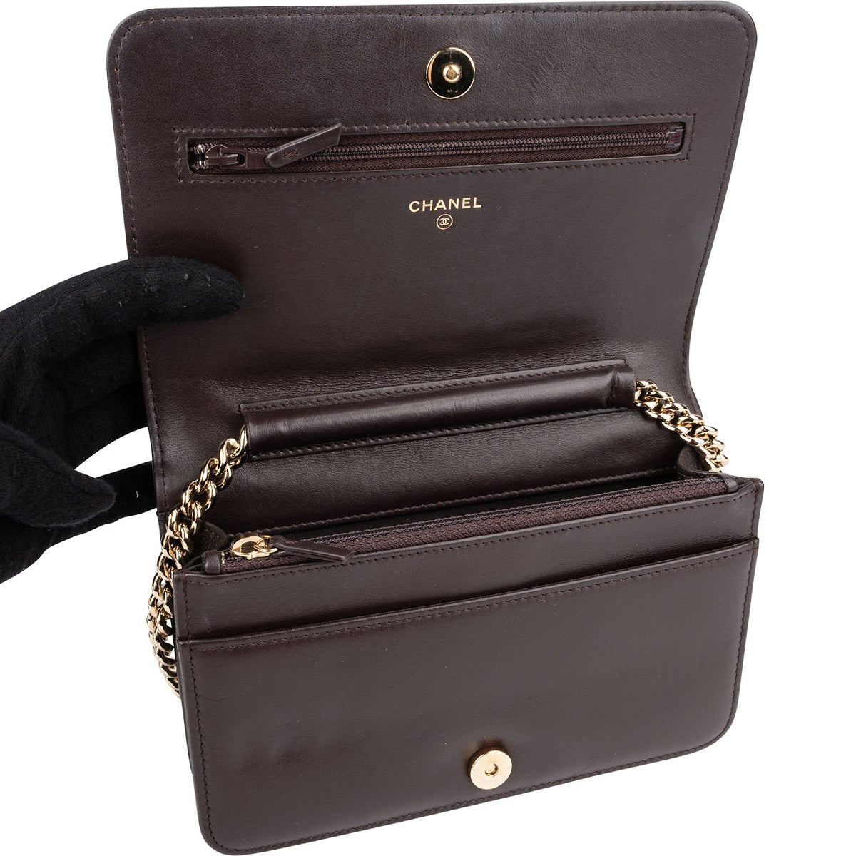 Bolso bandolera Chanel Boy Wallet On Chain en piel de caviar acolchada
