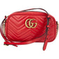 Gucci GG Marmont Medium aus Chevron-Leder – Vorderansicht