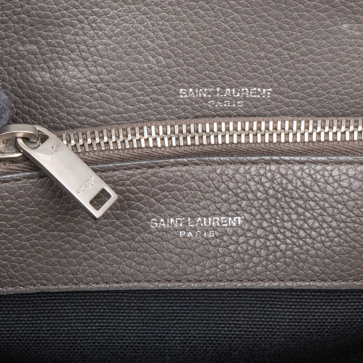 Bolso de mano Yves Saint Laurent Sac de Jour pequeño en piel granulada
