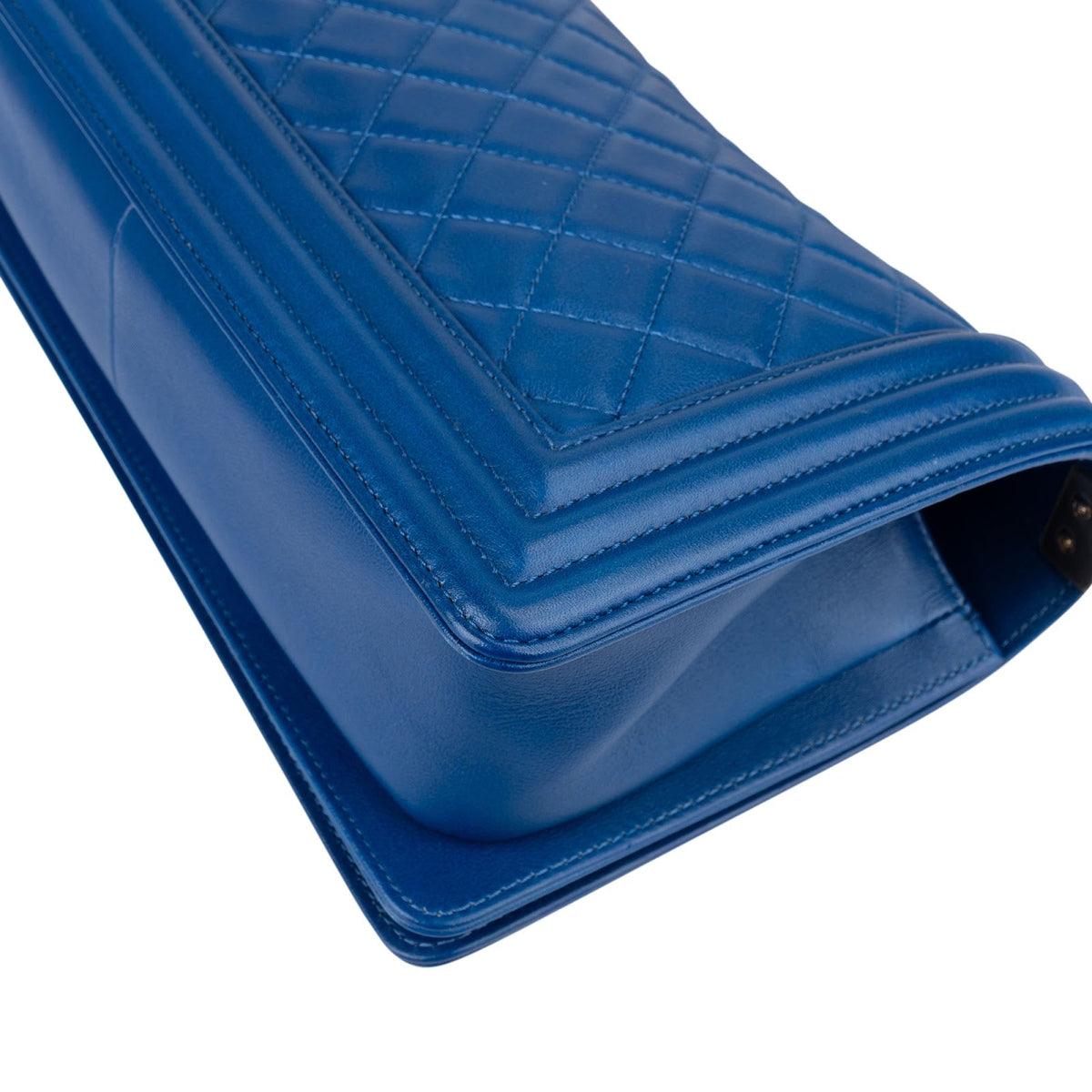 Chanel Boy Medium schoudertas van gewatteerd lamsleer met enkele flap