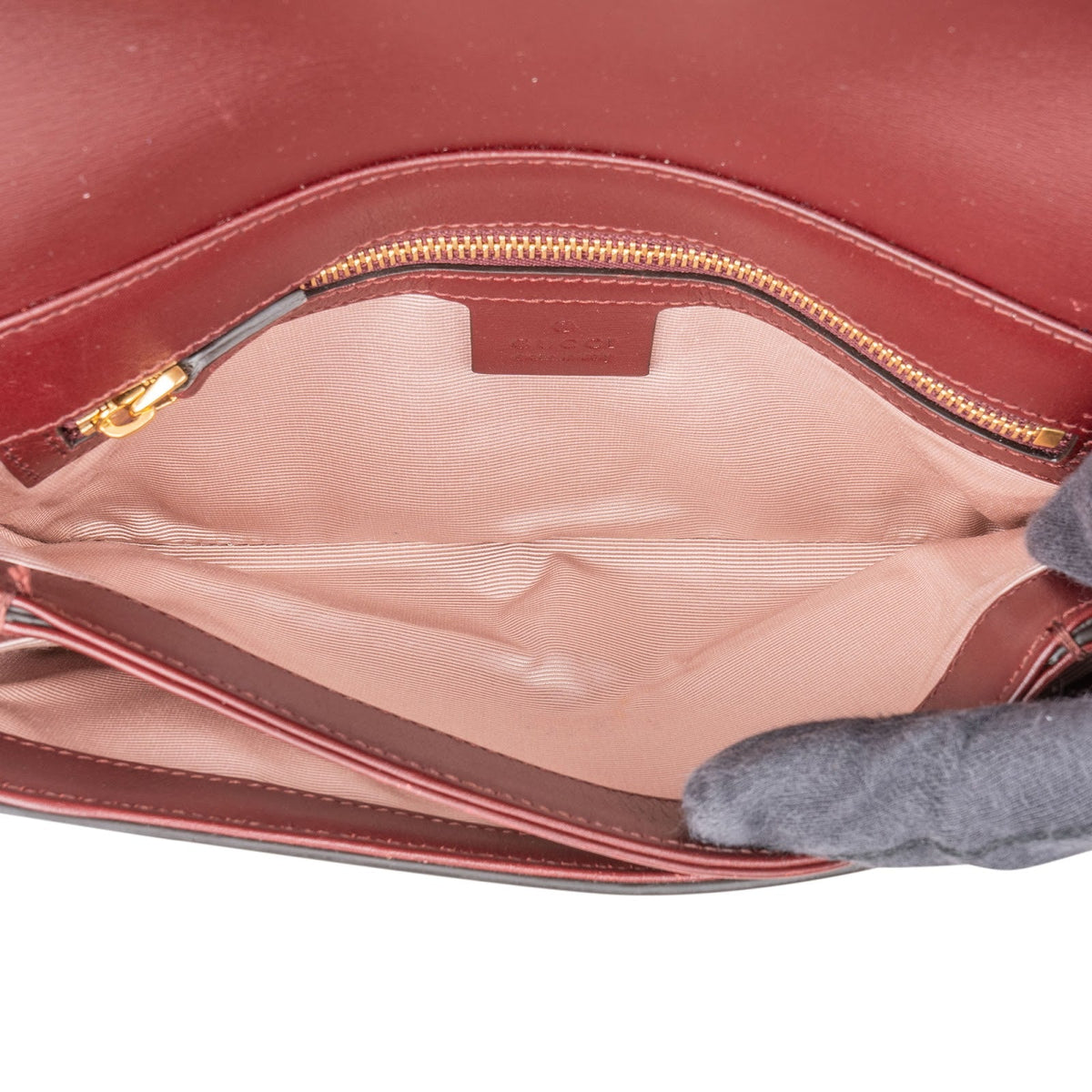 Bolso bandolera Gucci GG Arli pequeño en piel burdeos