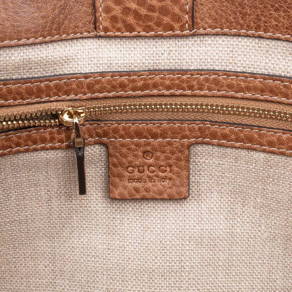 Borsa tote a spalla Gucci in rafia multicolore con monogramma e nappa in bambù GG